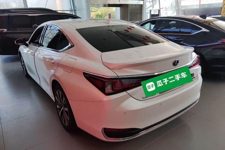 Used Lexus ES 2020 300h Premier Edition