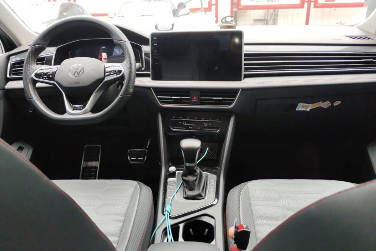 Used Volkswagen Tiguan X 2023 Revised Version 330TSI Two-Wheel-Drive Flagship Edition Center Console