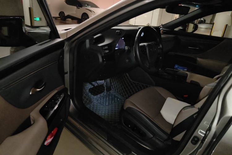 Used Lexus ES 2021 200 Excellence Edition Driver Seat