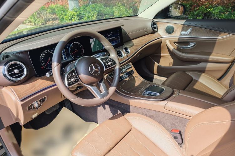 Used Mercedes-Benz E-Class 2019 E 260 L Interior 3