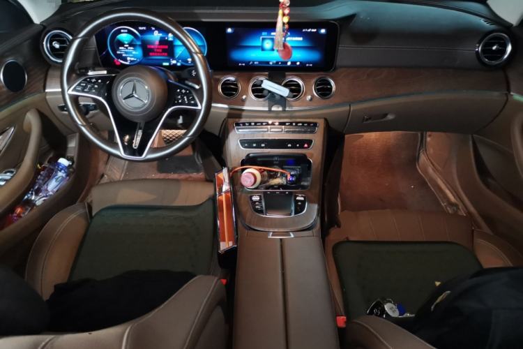 Used Mercedes-Benz E-Class New Energy 2022 Facelift E 350 e L Plug-in Hybrid Sedan Center Console