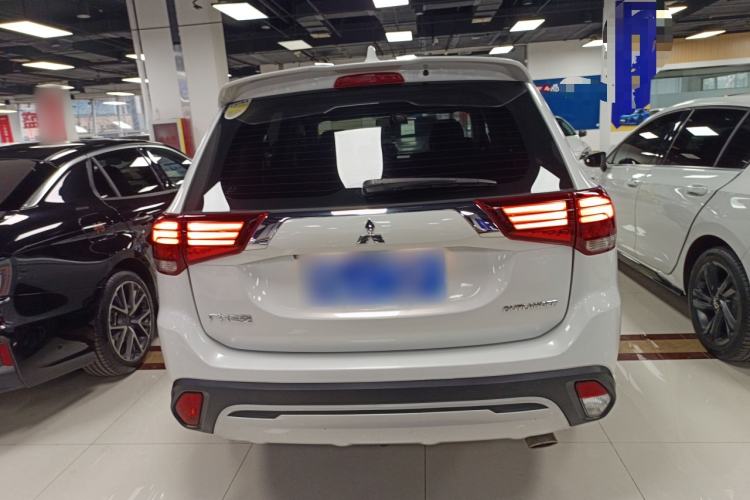 Used Mitsubishi Outlander 2019 2.0L Two-Wheel Drive Comfort Edition 5 Seats China V Standard