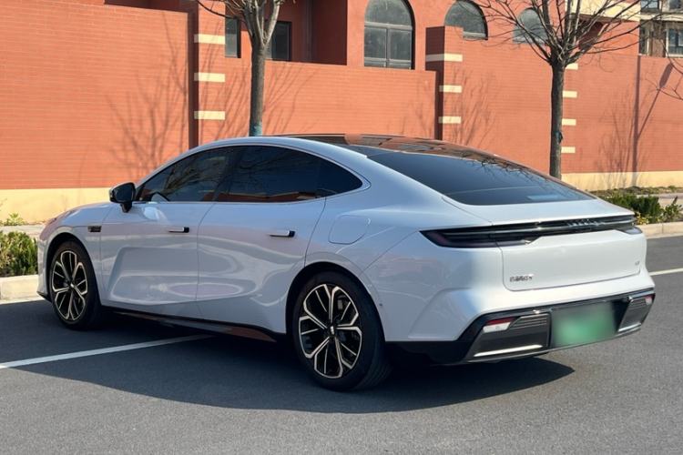 Used Geely Galaxy E8 2025 700 km Long-Range Intelligent Driving Version Exterior 7