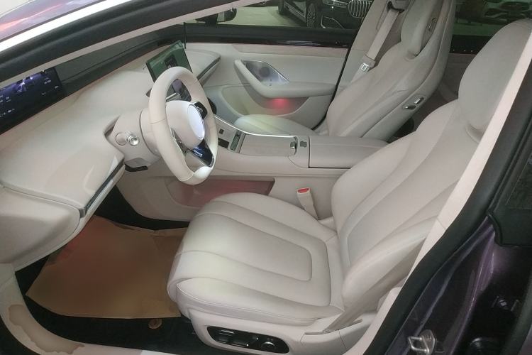 Used Hima Luxeed S7 2025 705 km Max
