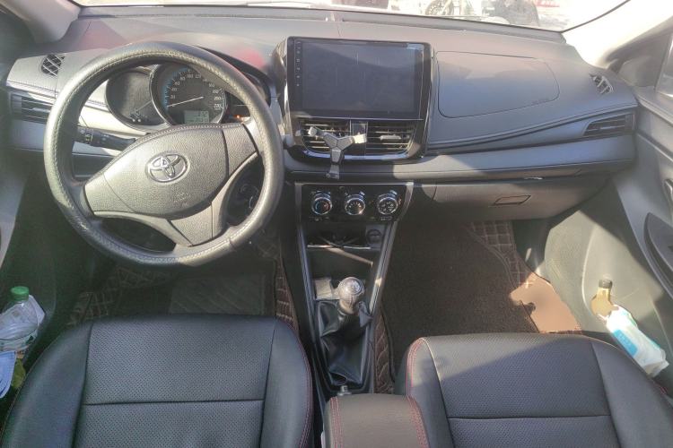 Used Toyota YARiS L Zhi Xiang 2017 1.3E Manual Charm Edition Center Console