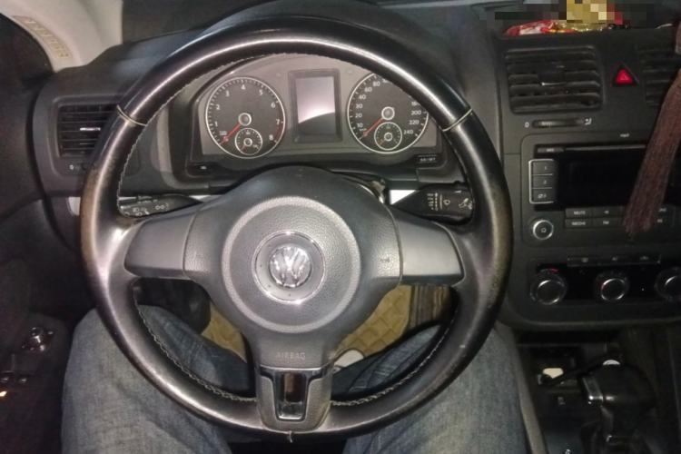 Used Volkswagen Sagitar 2011 1.6L Automatic Special Edition Steering Wheel