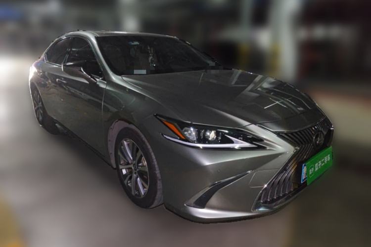 Used Lexus ES 2018 200 Excellence Edition China V Standard Front Right 45 Deg