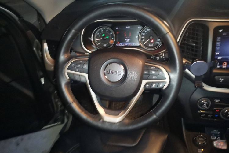 Used Jeep Cherokee 2014 2.4L Luxury Edition

