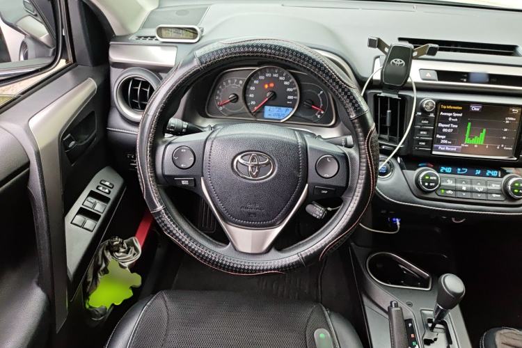 Used Toyota RAV4 2016 2.0L CVT Two-Wheel Drive Fashion Edition China V Standard Steering Wheel