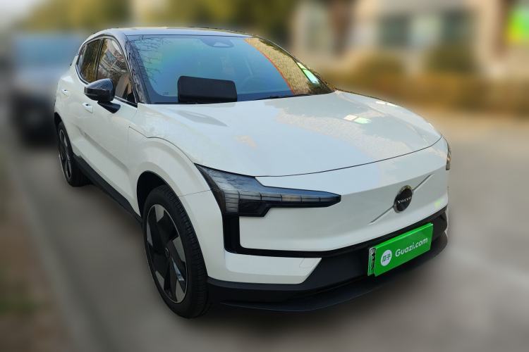 Used Volvo EX30 2025 Rear-Drive Long-Range Plus Model
