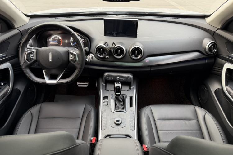 Used Wey VV7 2017 2.0T Ultra-Luxury Version Interior 1