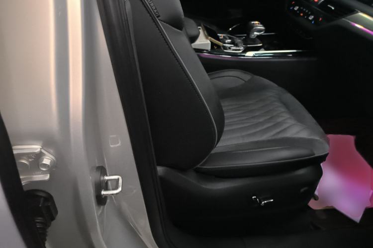 Used Hongqi HS5 2022 Revised Version 2.0T Smart Connect Flagship Edition Right Front Seat