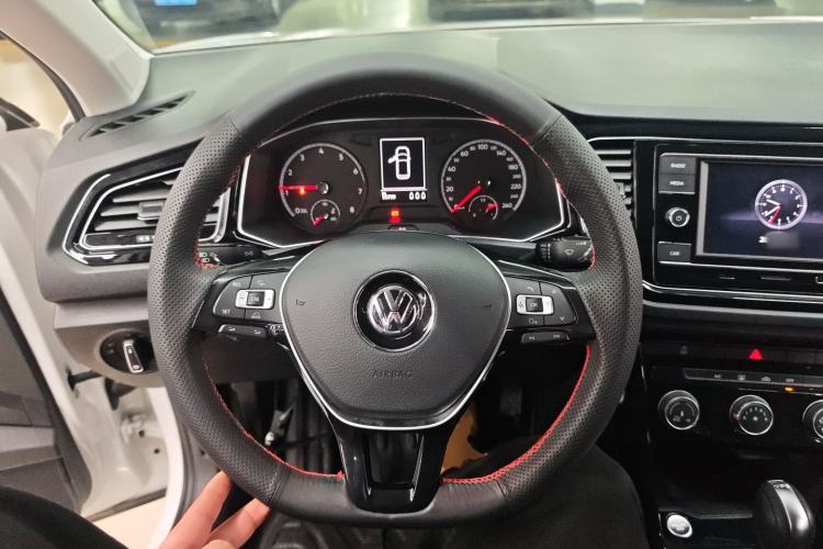 Used Volkswagen T-ROC 2018 280TSI DSG Two-Wheel-Drive Comfort Version China V Standard
