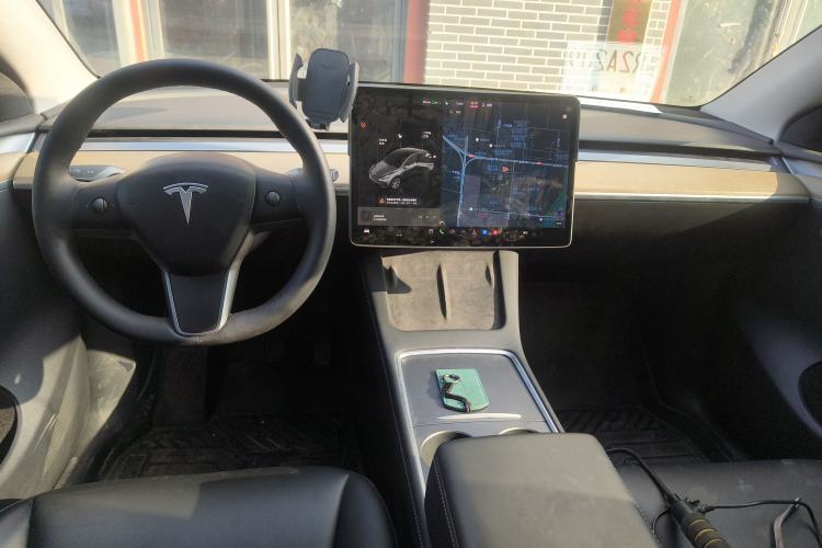 Used Tesla Model Y 2021 Long-Range All-Wheel-Drive Version 3D7