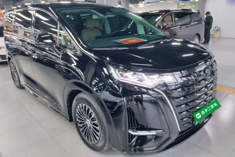 Used Denza D9 2024 DM-i 980 Four-Wheel Drive Prestige Model Front Right 45 Deg