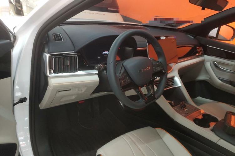 Used BYD Song PLUS New Energy 2024 HONOR Edition DM-i 110km Flagship Model Center Console