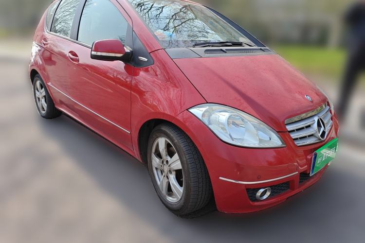 Used Mercedes-Benz A-Class 2011 A 160 Front Right 45 Deg