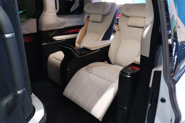 Used Zeekr 009 2024 GAC Trumpchi
