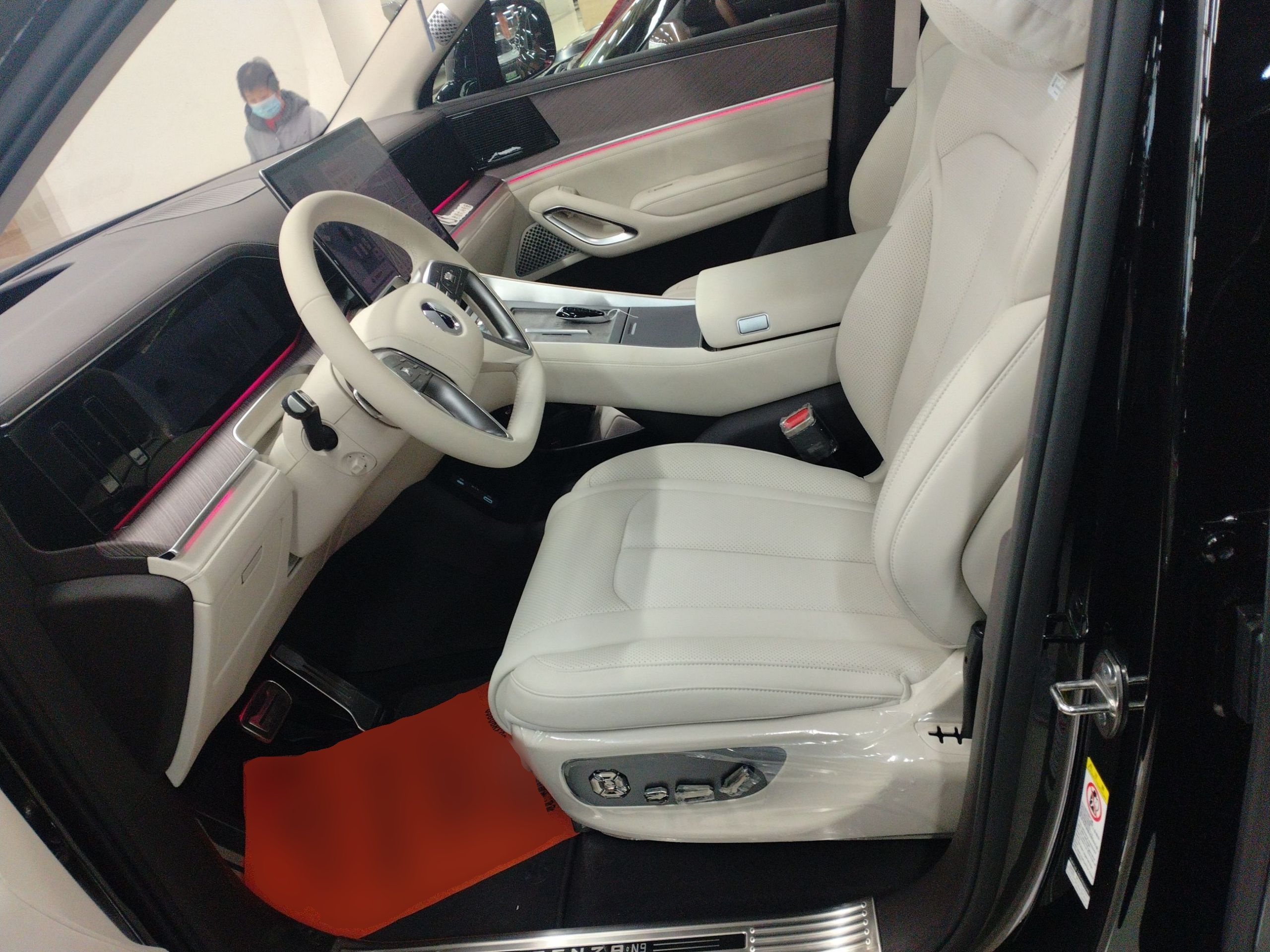 Переднее сиденье в автомобиле