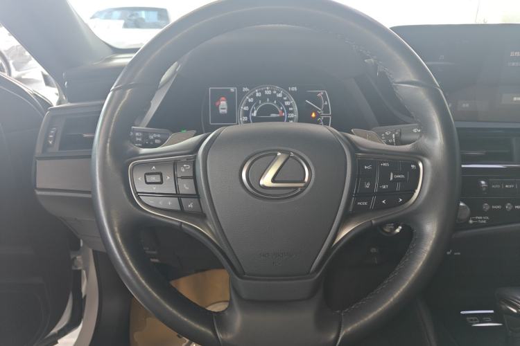 Used Lexus ES 2022 200 Excellence Edition
