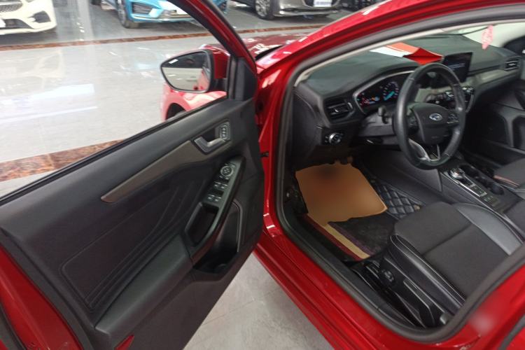 Used Ford Focus 2020 Hatchback EcoBoost 180 Automatic Trend Edition Driver Seat