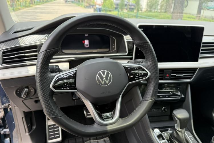 Used Volkswagen Tiguan L 2022 330TSI Automatic Two-Wheel Drive R-Line Enhanced Edition