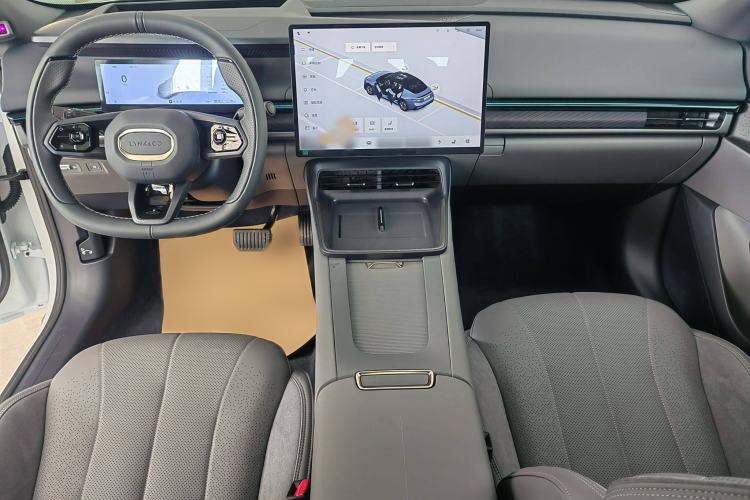 Used Lynk & Co 07 2024 EM-P 126 Long-Range Ultra Interior 1