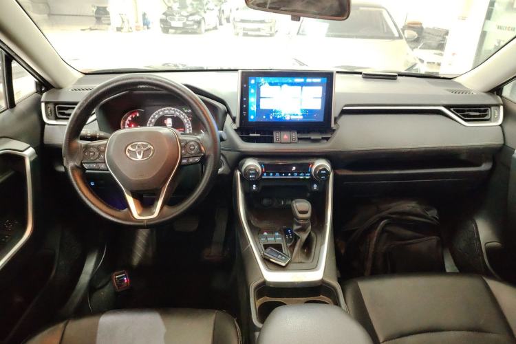 Used Toyota RAV4 2021 2.0L CVT Two-Wheel Drive Fashion Edition Center Console