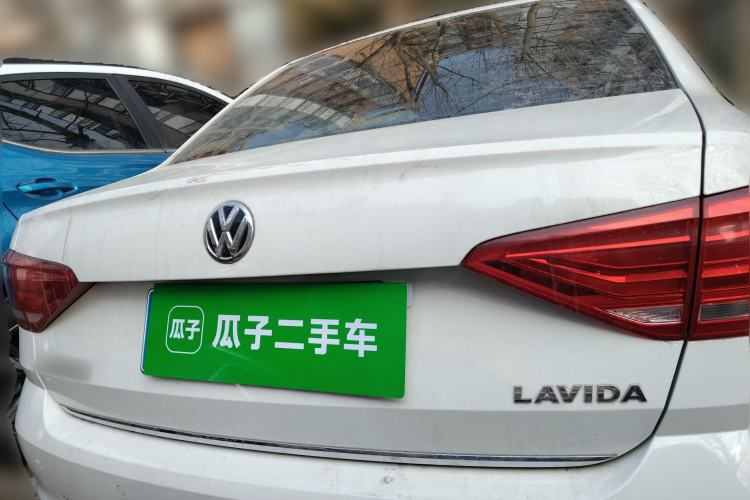 Used Volkswagen Lavida 2015 1.6L Automatic Comfort Edition
