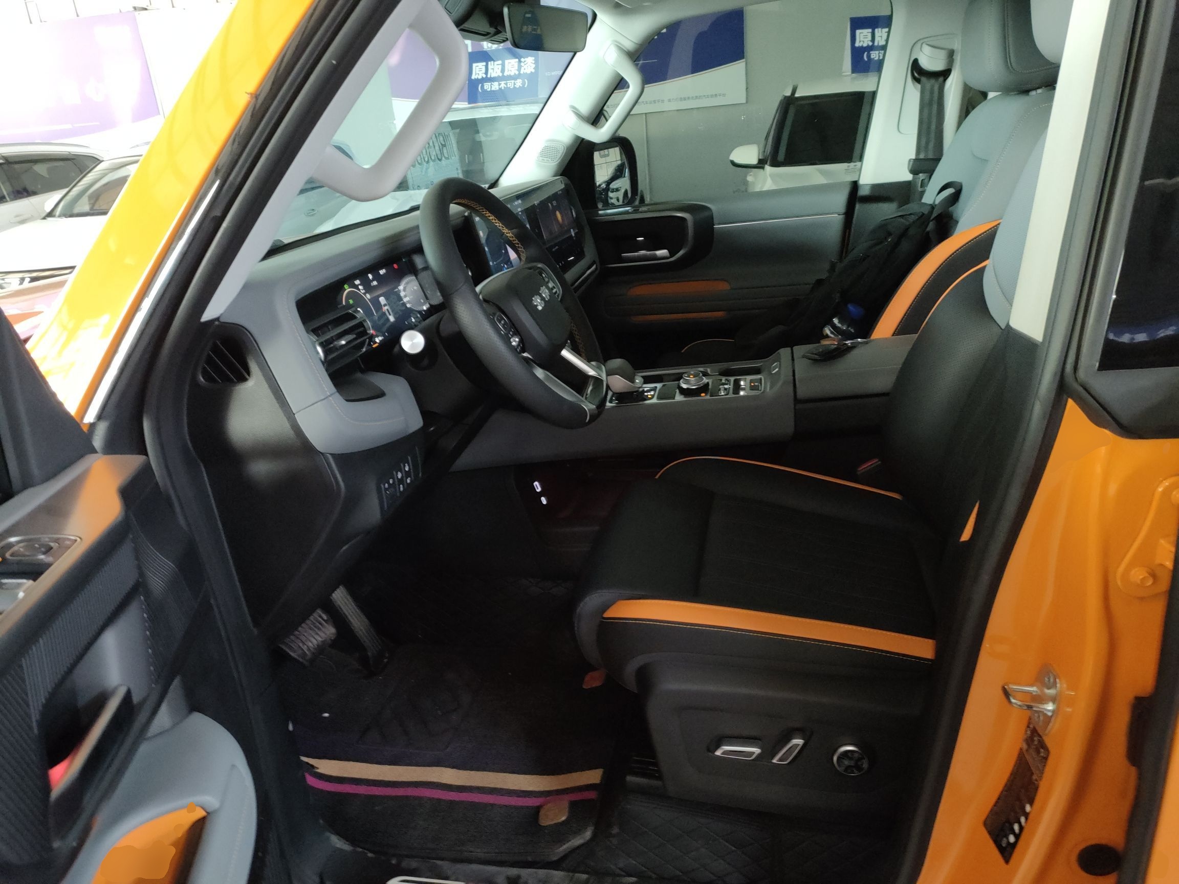 المقاعد الأمامية داخل السيارة