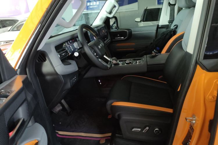 Used BAIC Off-Road BJ40 2024 2.0T All-New Urban Hunter Edition Chivalrous Style