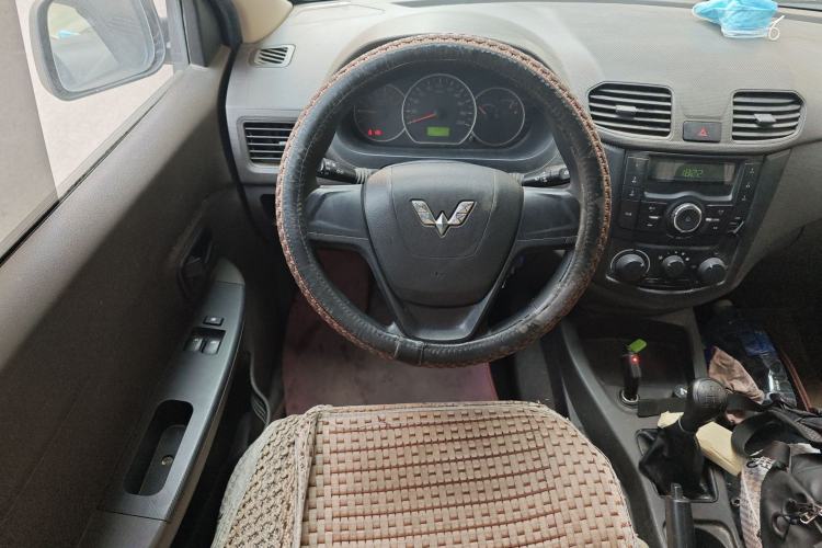 Used Wuling Hongguang 2015 1.2L S Base Model China V Standard Steering Wheel