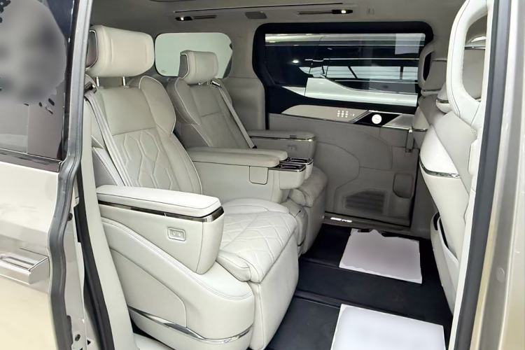 Used Volvo EM90 2025 Ultra Six-Seater