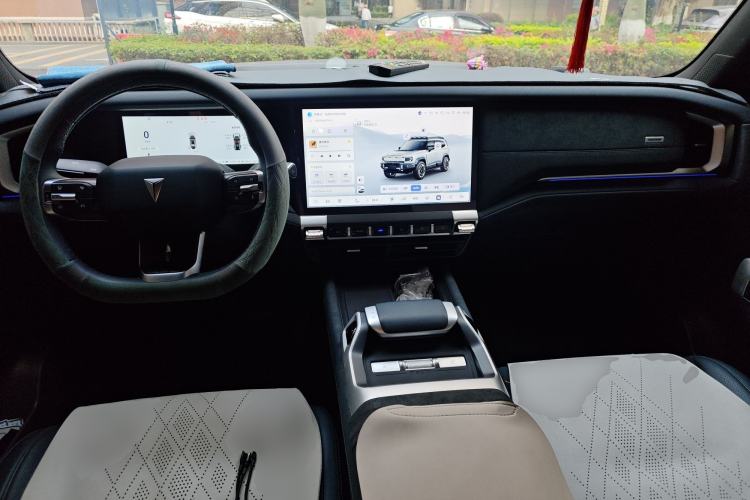 Used Deepal G318 2025 Worry-Free Cross-Country Edition Four-Wheel Drive Distant Mountains Version Center Console