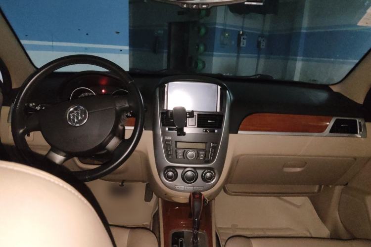 Used Buick Excelle 2013 1.5L Automatic Luxury Model Center Console