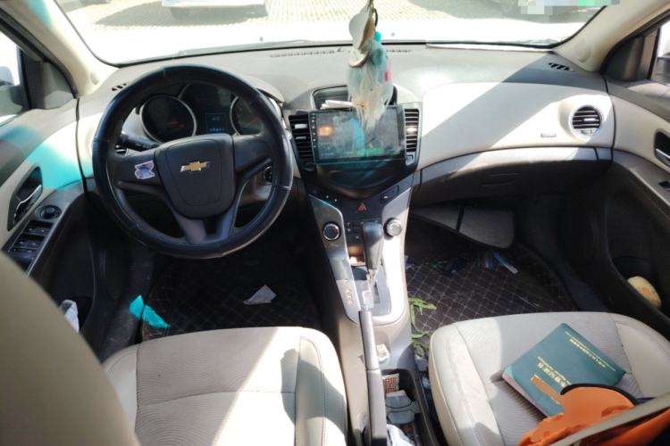 Used Chevrolet Cruze 2015 1.5L Classic SE AT Center Console