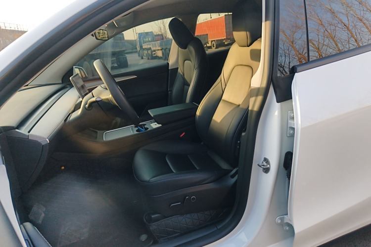 Used Tesla Model Y 2023 Long-Range All-Wheel-Drive Version