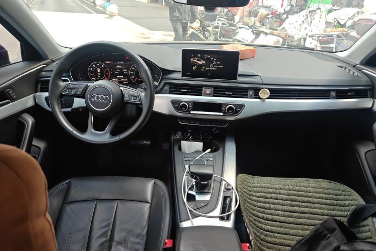 Used Audi A4L 2018 30th Anniversary Edition 40 TFSI Fashion Model Center Console