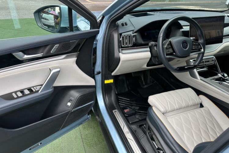 Used BYD Tang New Energy 2022 EV 635 km All-Wheel-Drive Flagship Model Interior 1