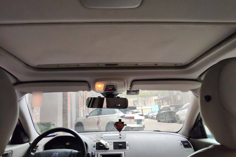 Used Volvo S40 2011 2.0L Automatic ZhiShang Edition
