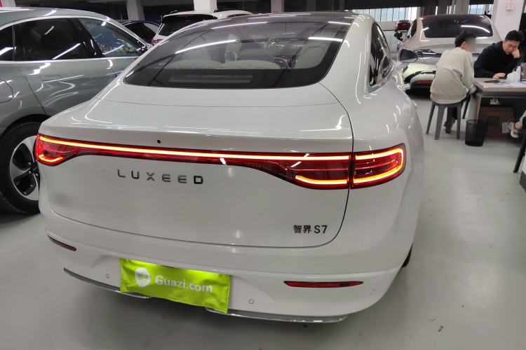 Used Hima Luxeed S7 2025 855 km Max