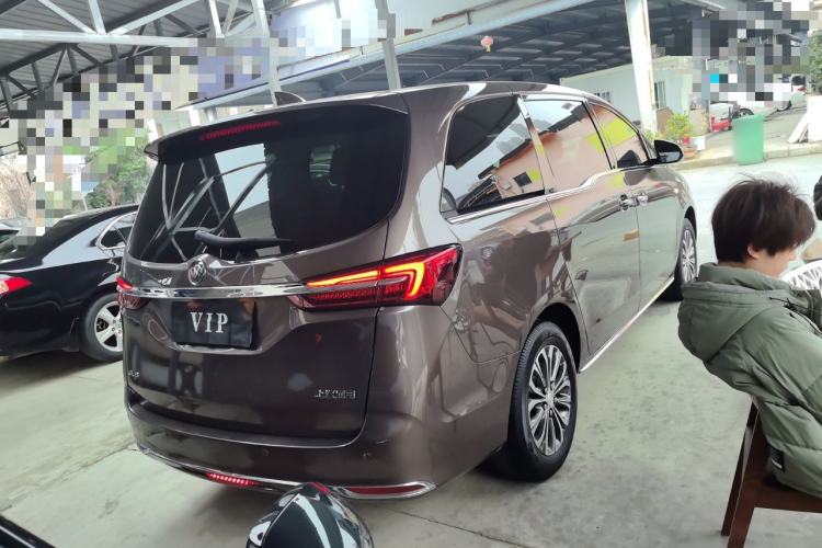 Used Buick GL8 2023 Facelifted Land Cruiser Executive Luxury Version
