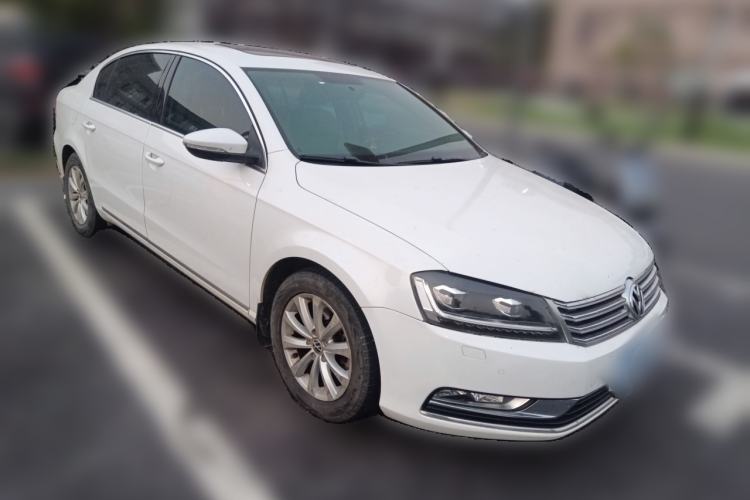 Used Volkswagen Magotan 2012 1.8TSI Luxury Model Front Right 45 Deg