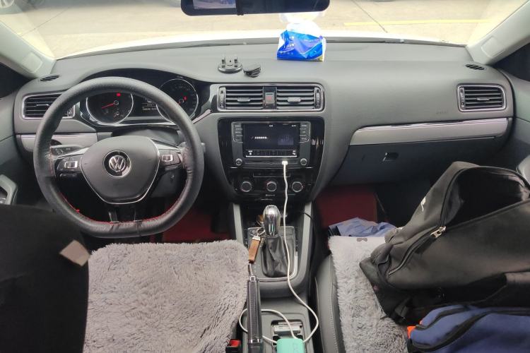 Used Volkswagen Sagitar 2018 280TSI DSG Comfort Model Center Console