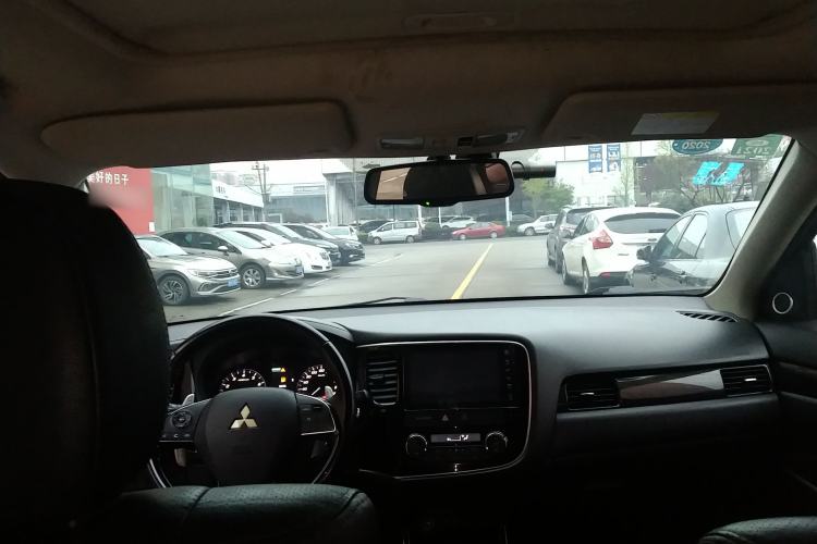 Used Mitsubishi Outlander 2016 2.4L 4x4 Luxury Edition 7-Seater Headliner