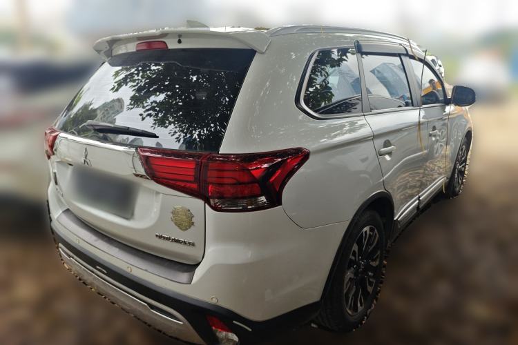 Used Mitsubishi Outlander 2019 2.0L Two-Wheel Drive Comfort Edition 7-Seater China VI Standard