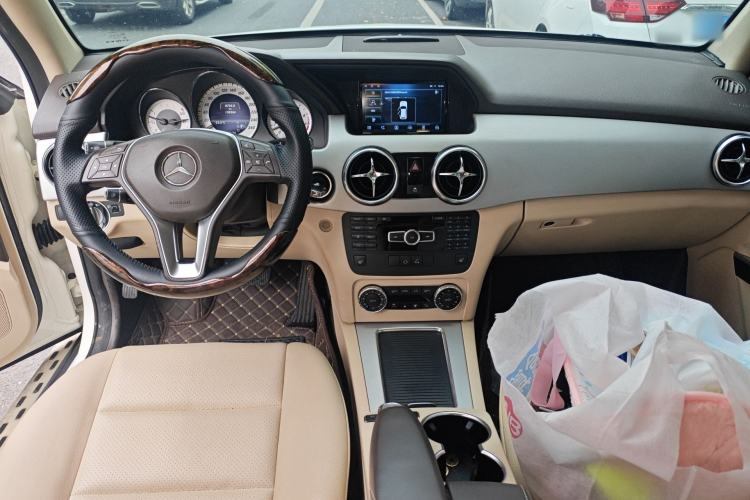 Used Mercedes-Benz GLK-Class 2013 GLK 300 4MATIC Dynamic Edition Center Console