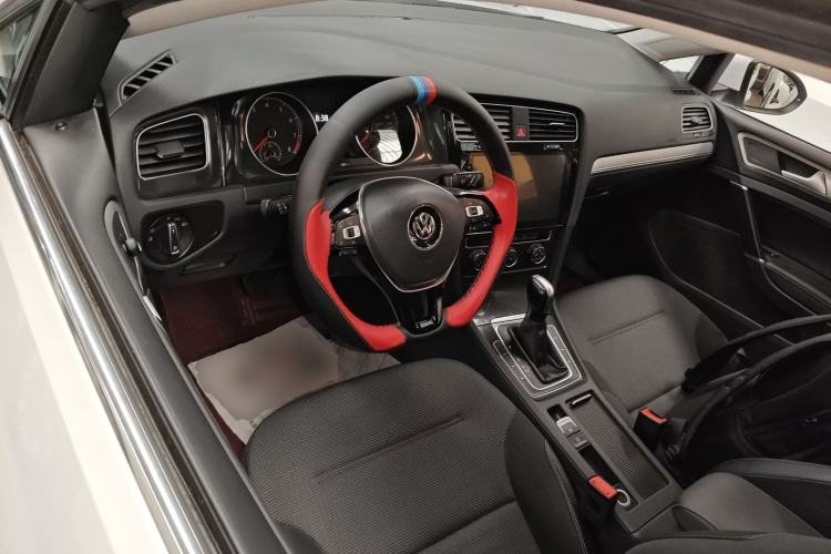 Used Volkswagen Golf 2018 1.6L Automatic Comfort Model Center Console