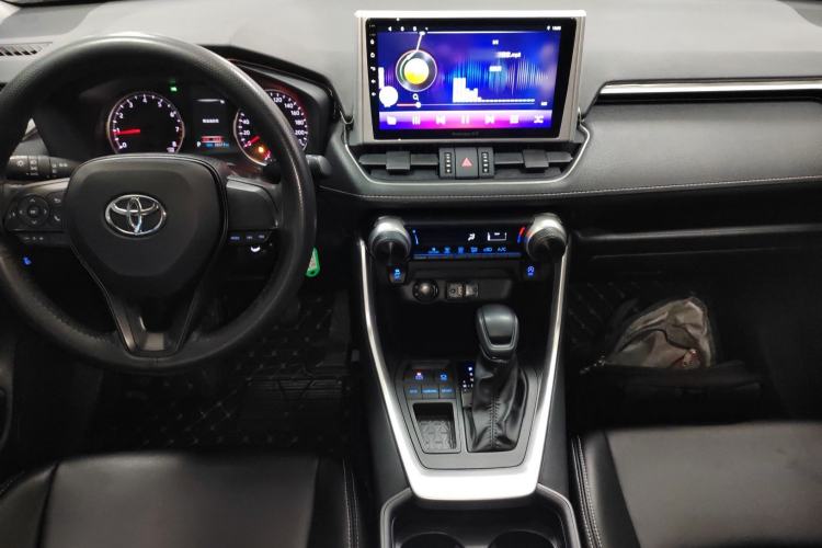 Used Toyota Wildlander 2022 Updated Version 2.0L CVT Two-Wheel Drive Leading Edition Center Console