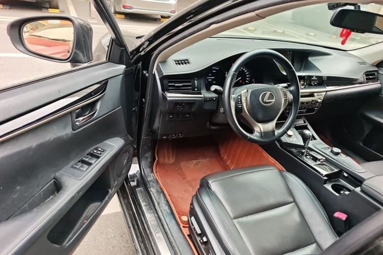Used Lexus ES 2014 300h Elite Edition Driver Seat